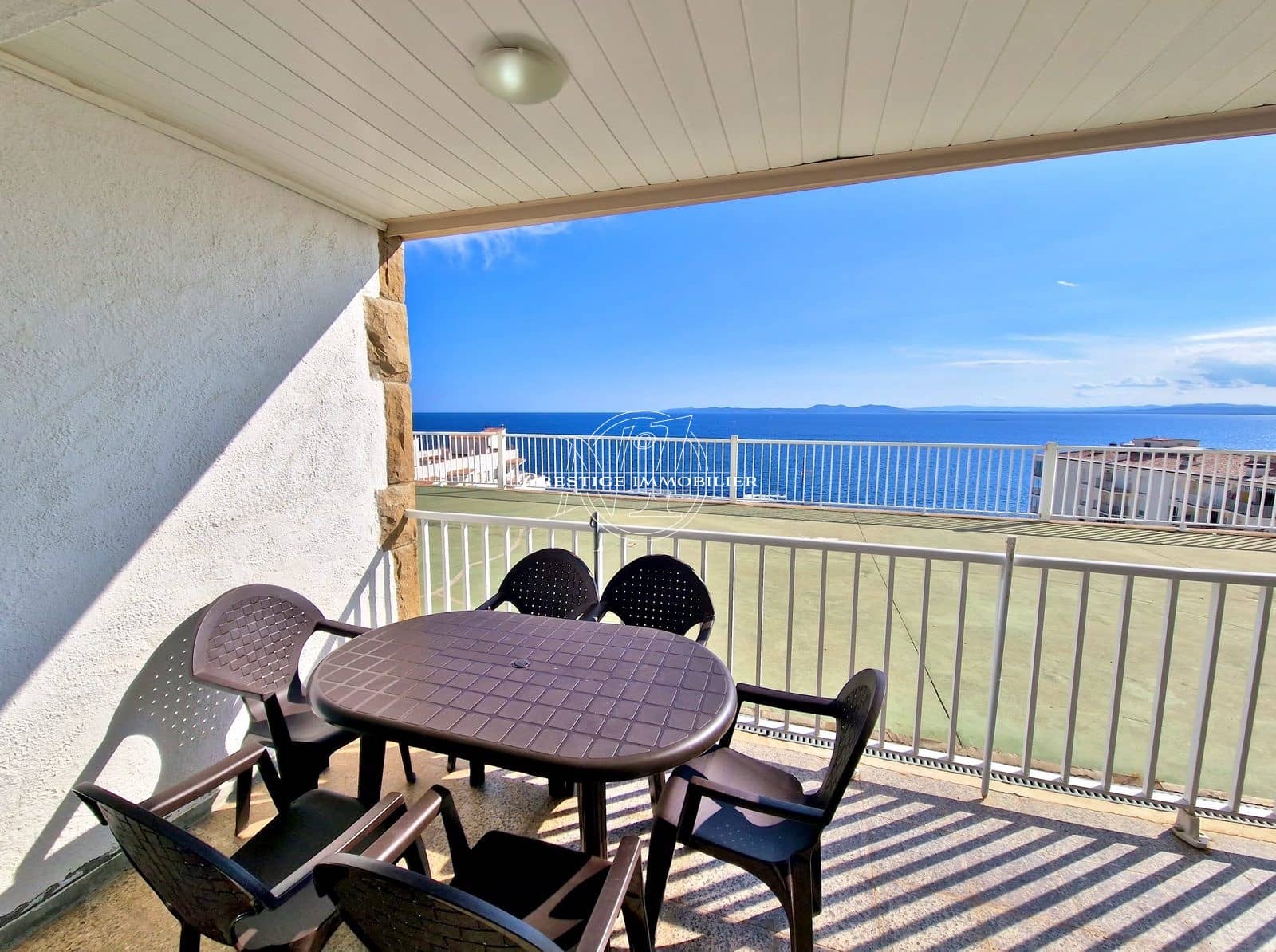 2 bedroom Apartment for sale in Roses - € 250,000 (Ref: 9263606)