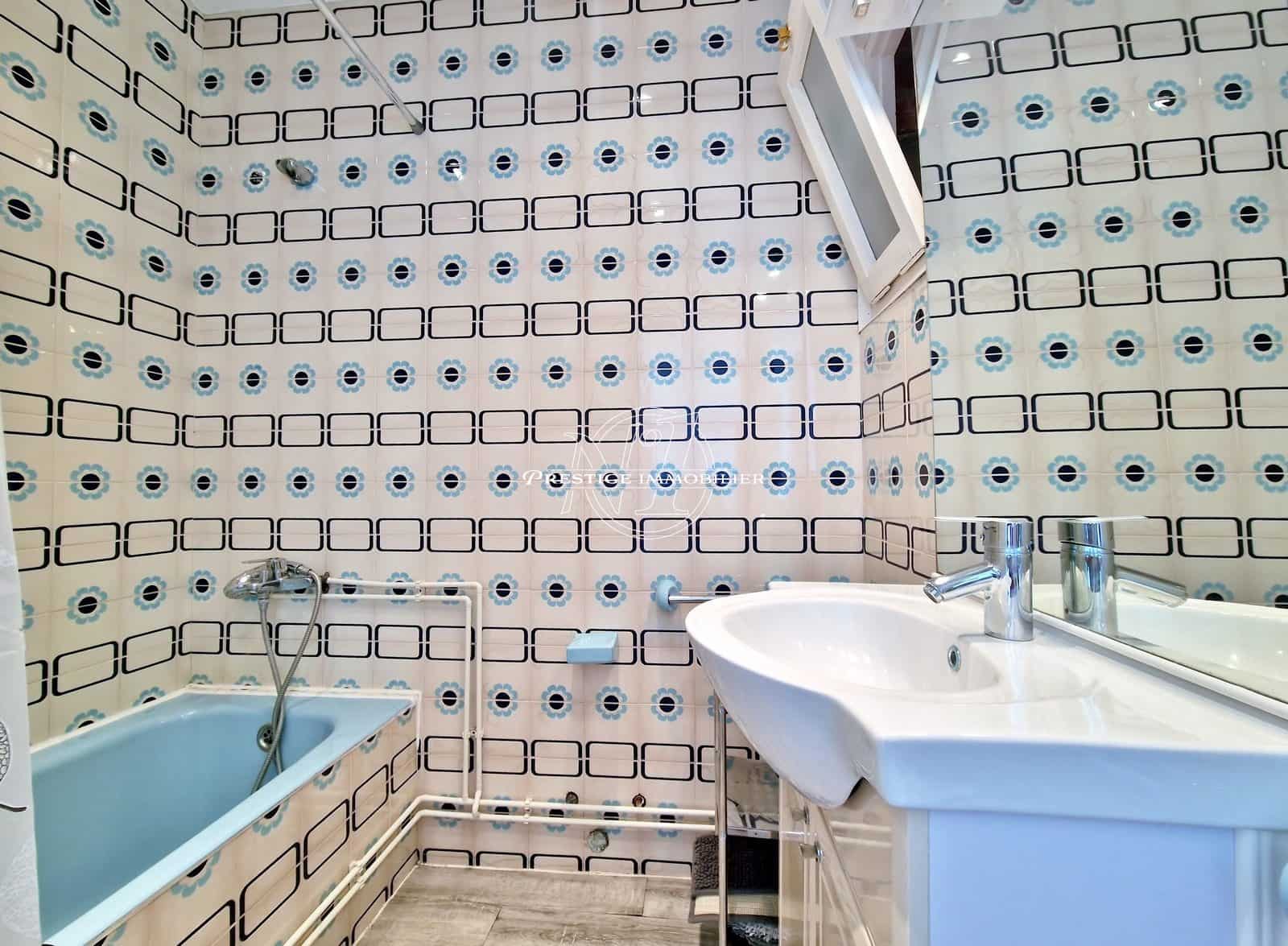 2 bedroom Apartment for sale in Roses - € 250,000 (Ref: 9263606)