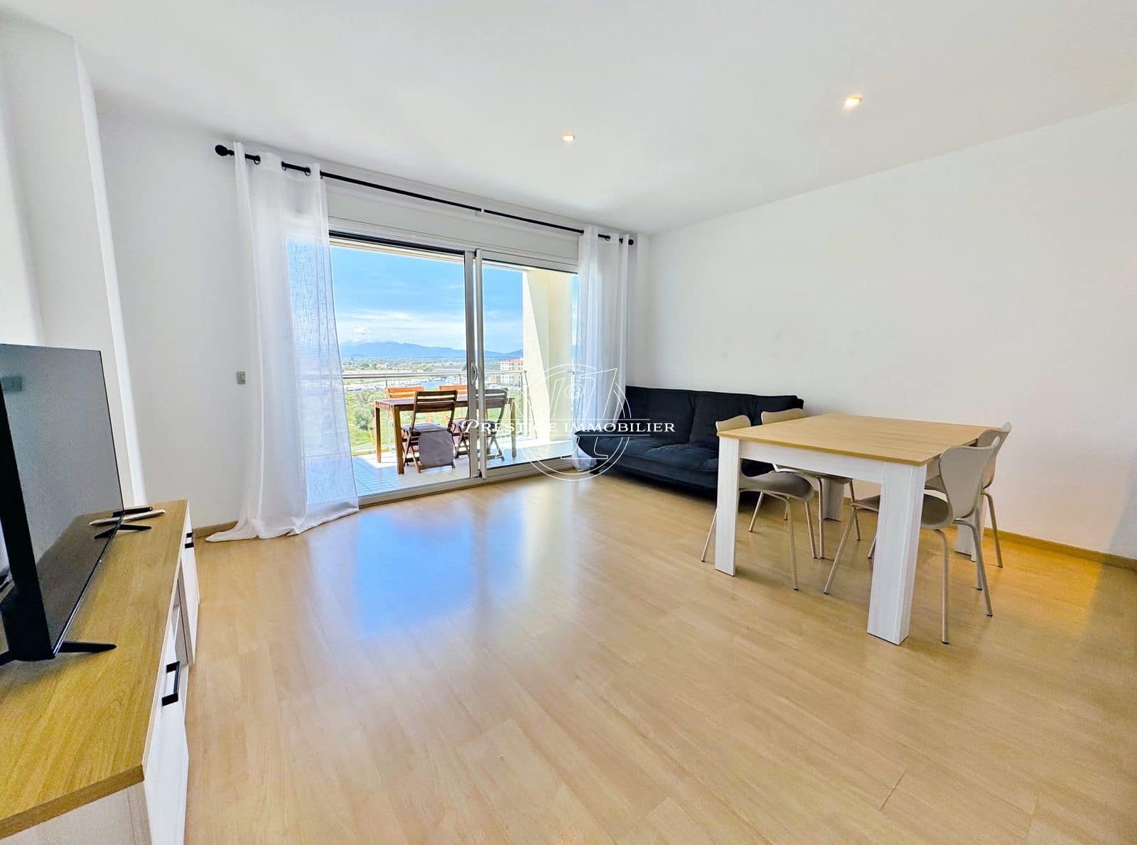 2 bedroom Apartment for sale in Roses with pool - € 279,000 (Ref: 9263614)