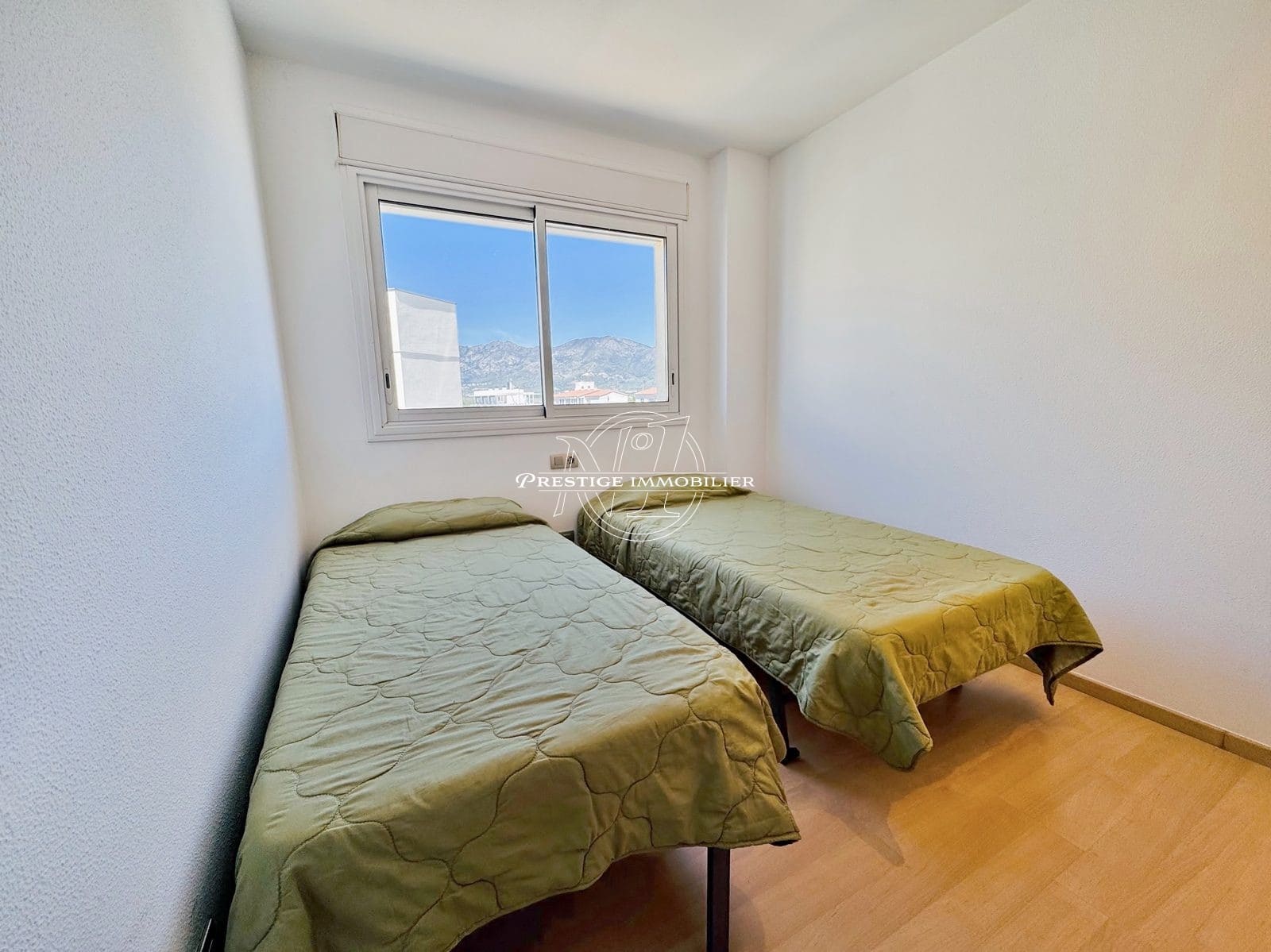 2 bedroom Apartment for sale in Roses with pool - € 279,000 (Ref: 9263614)