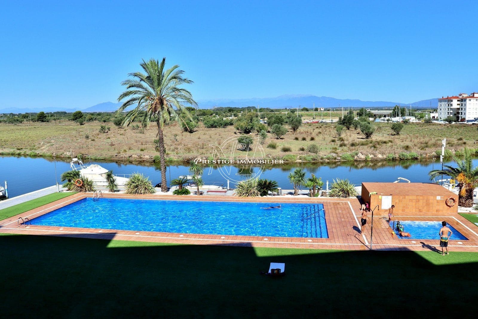 2 bedroom Apartment for sale in Roses with pool - € 279,000 (Ref: 9263614)