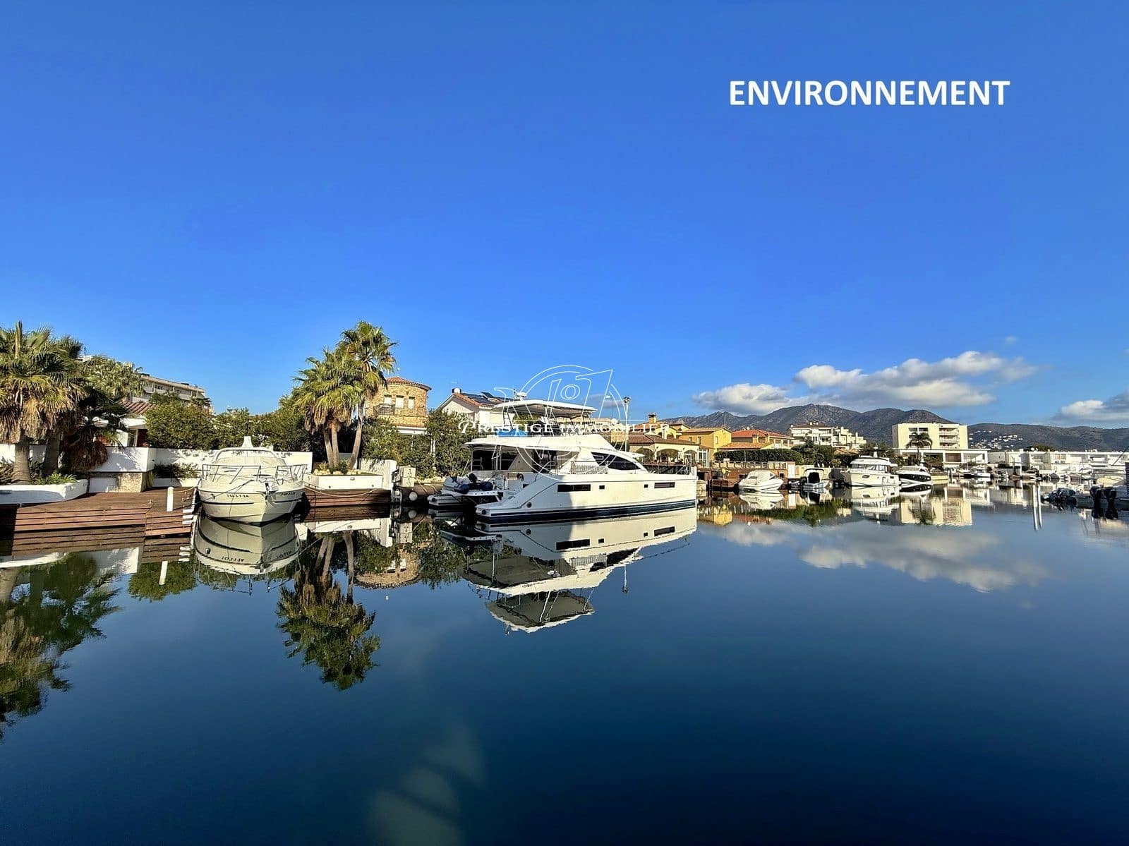 2 bedroom Apartment for sale in Roses with pool - € 279,000 (Ref: 9263614)