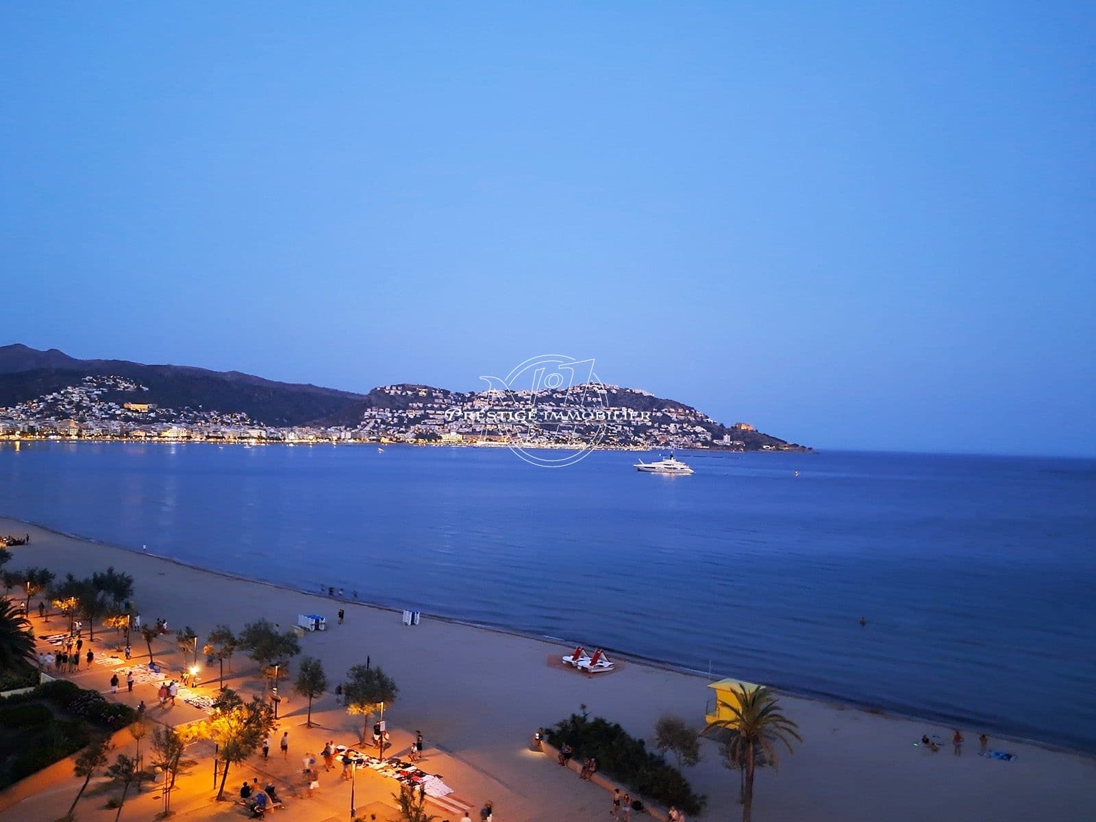 2 bedroom Apartment for sale in Roses - € 285,000 (Ref: 9263617)