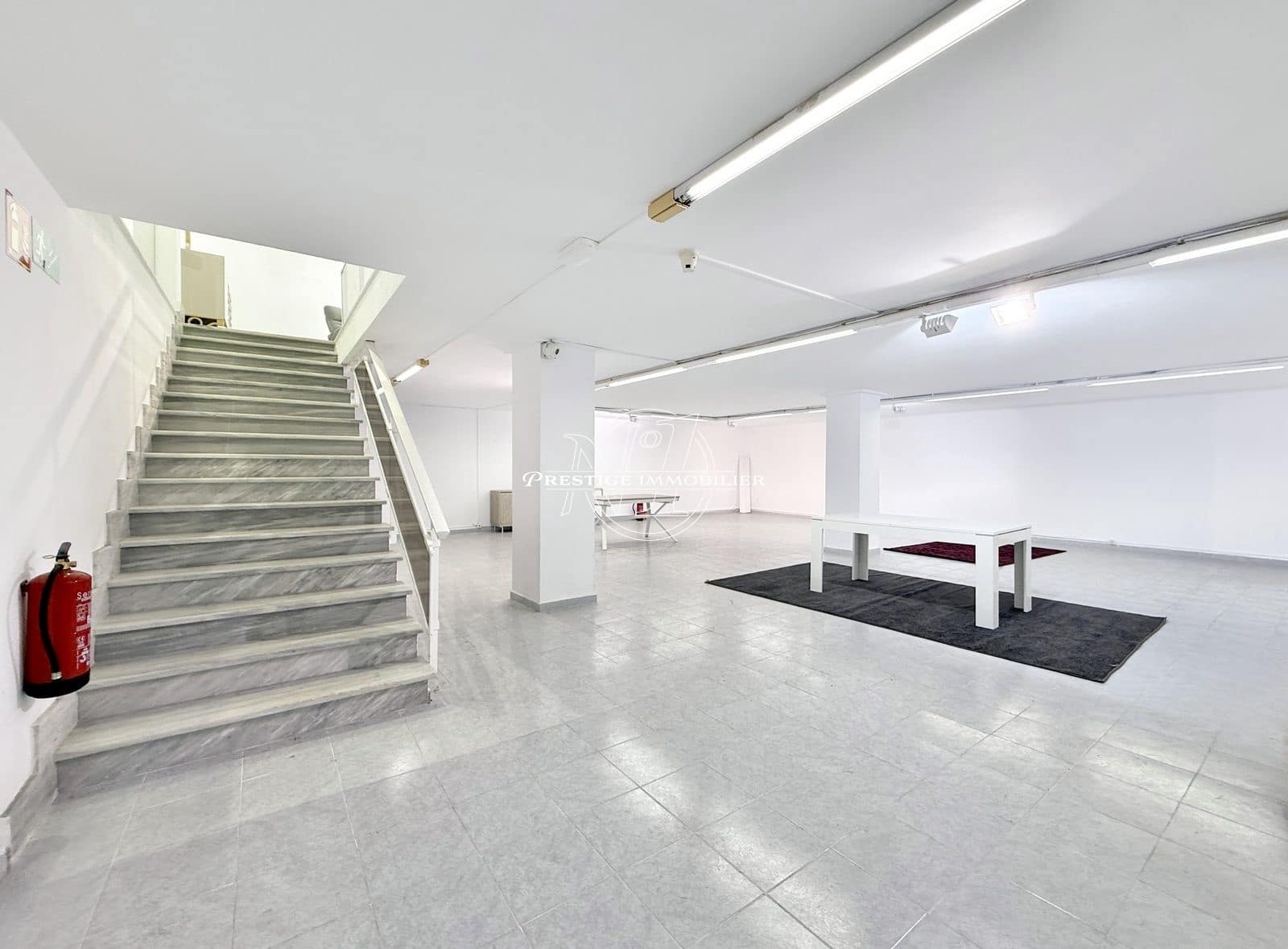 Kaupallinen myytävänä paikassa Roses - 485 000 € (Ref: 9263630)