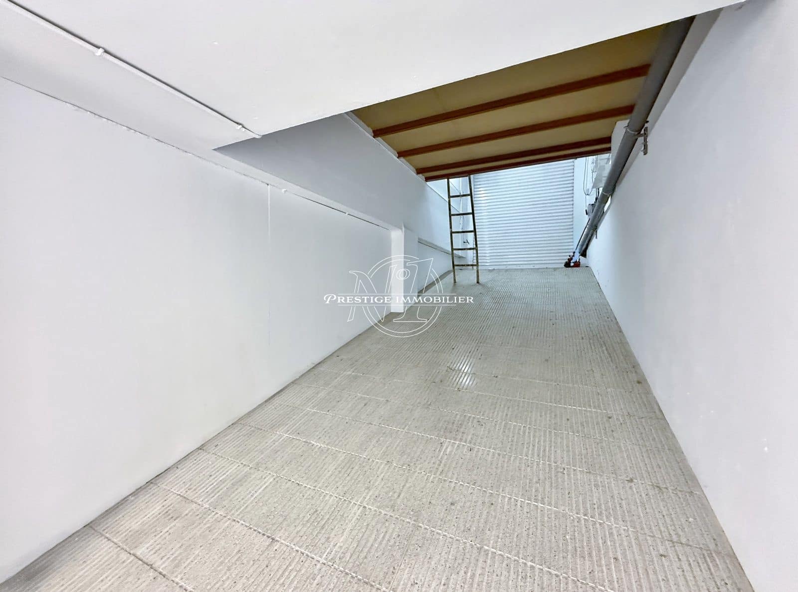 Kaupallinen myytävänä paikassa Roses - 485 000 € (Ref: 9263630)