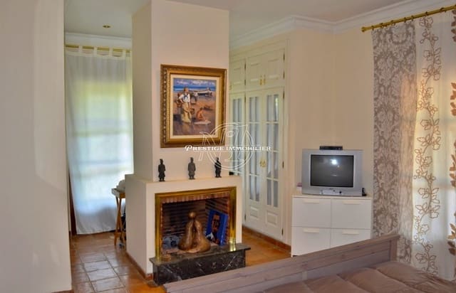 6 bedroom Villa for sale in Avinyonet de Puigventós - € 575,000 (Ref: 9263634)