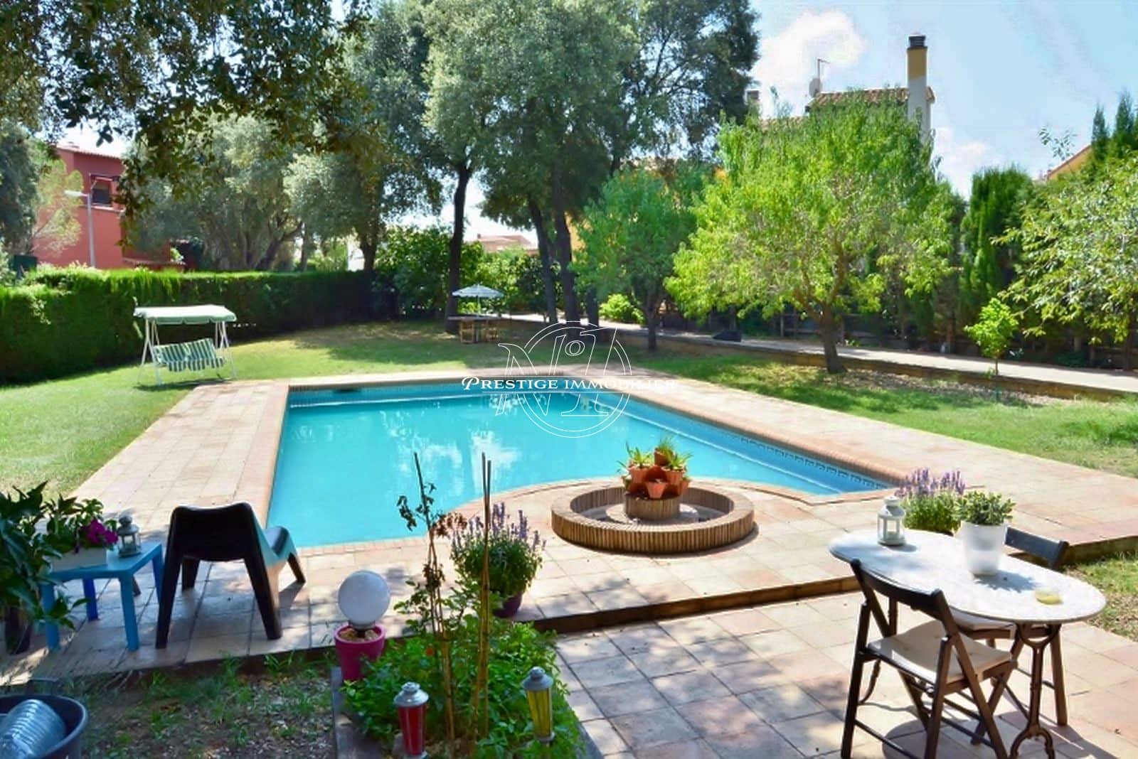 Chalet de 6 habitaciones en Avinyonet de Puigventós en venta - 575.000 € (Ref: 9263634)