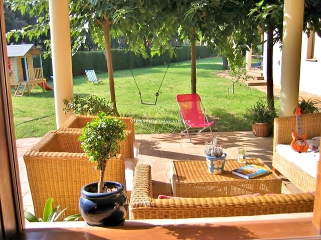 6 bedroom Villa for sale in Avinyonet de Puigventós - € 575,000 (Ref: 9263634)