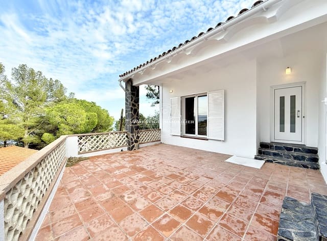3 bedroom Villa for sale in El Port de la Selva with pool - € 575,000 (Ref: 9263635)