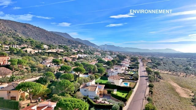 4 bedroom Villa for sale in Pau with pool - € 755,000 (Ref: 9263636)