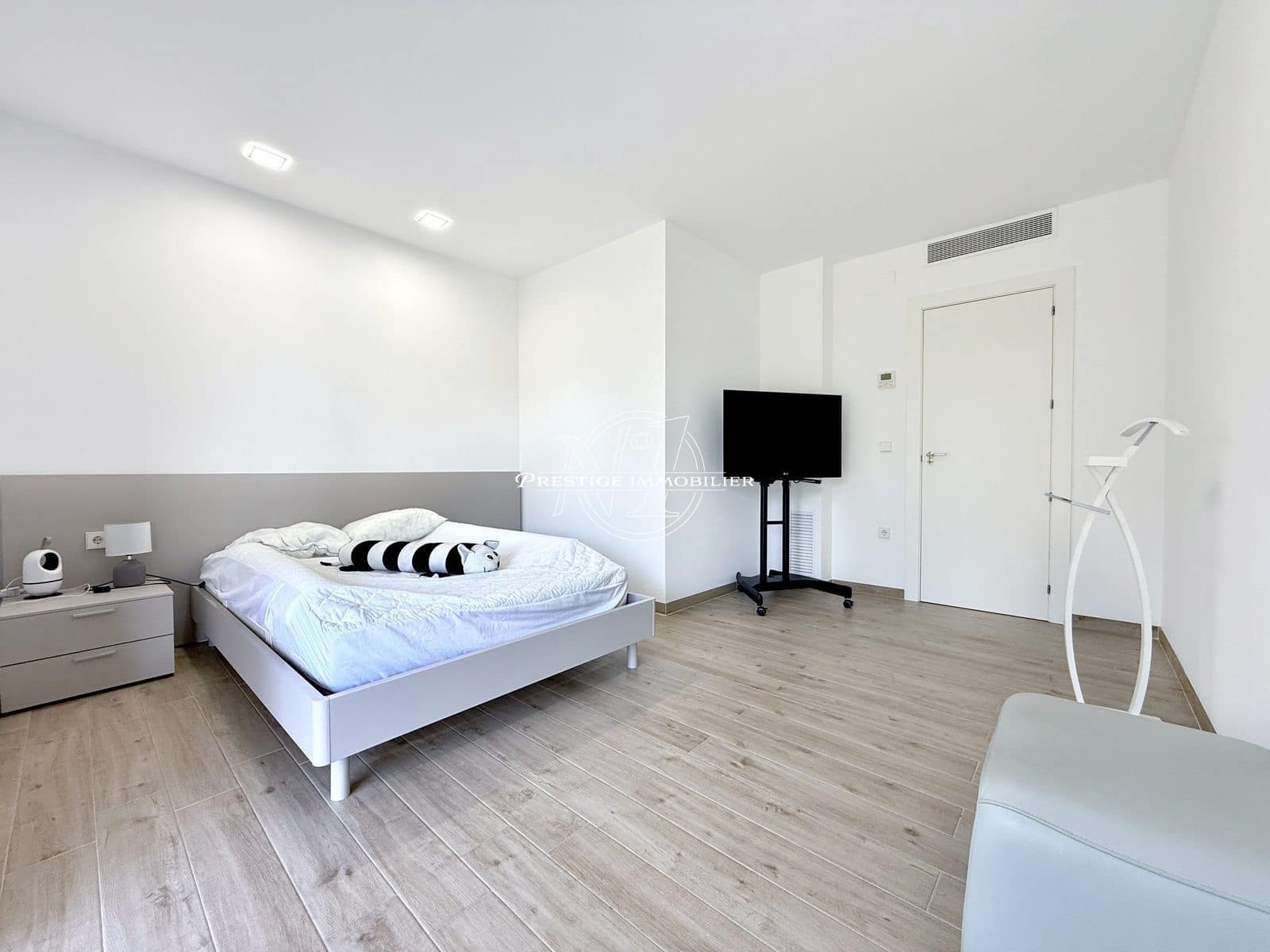 4 bedroom Villa for sale in Navata with pool - € 1,300,000 (Ref: 9263637)