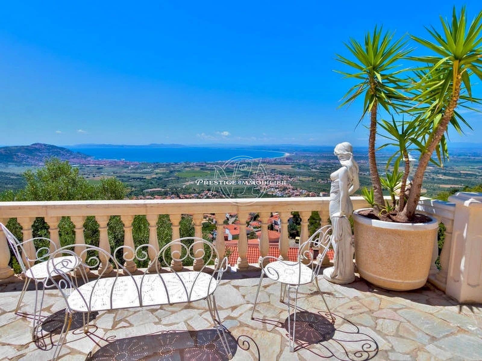 4 bedroom Villa for sale in Roses with pool - € 859,000 (Ref: 9263639)