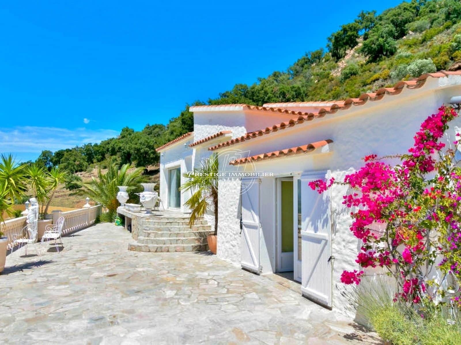 4 bedroom Villa for sale in Roses with pool - € 859,000 (Ref: 9263639)