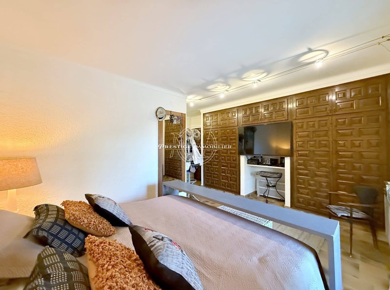 6 bedroom Villa for sale in Roses with pool - € 785,000 (Ref: 9263647)