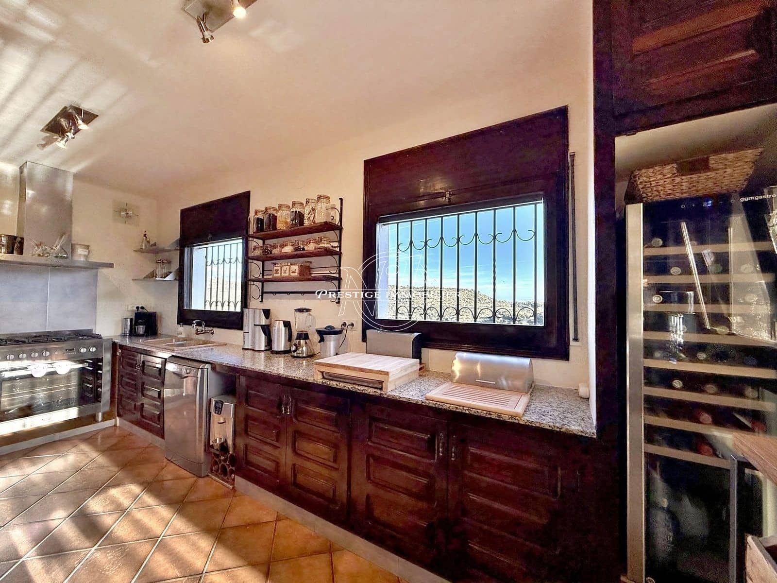 6 bedroom Villa for sale in Roses with pool - € 785,000 (Ref: 9263647)