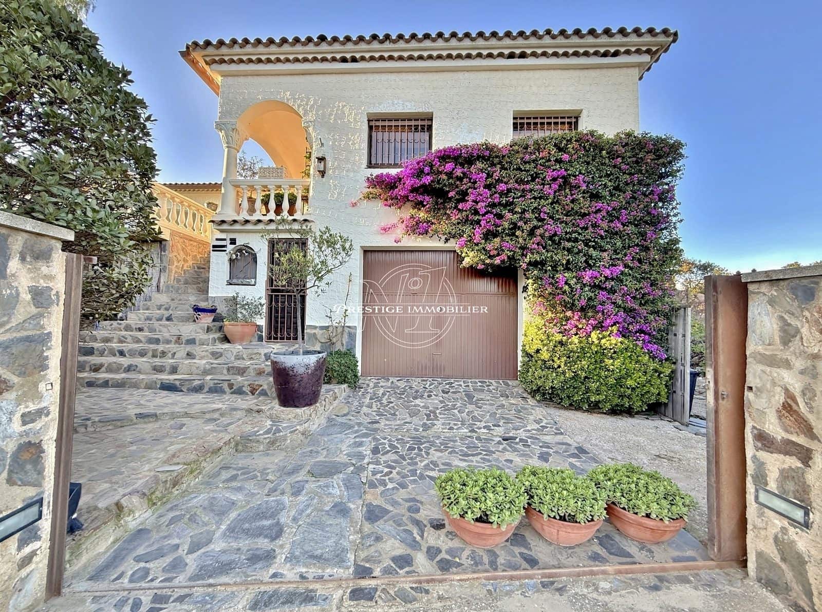 6 bedroom Villa for sale in Roses with pool - € 785,000 (Ref: 9263647)