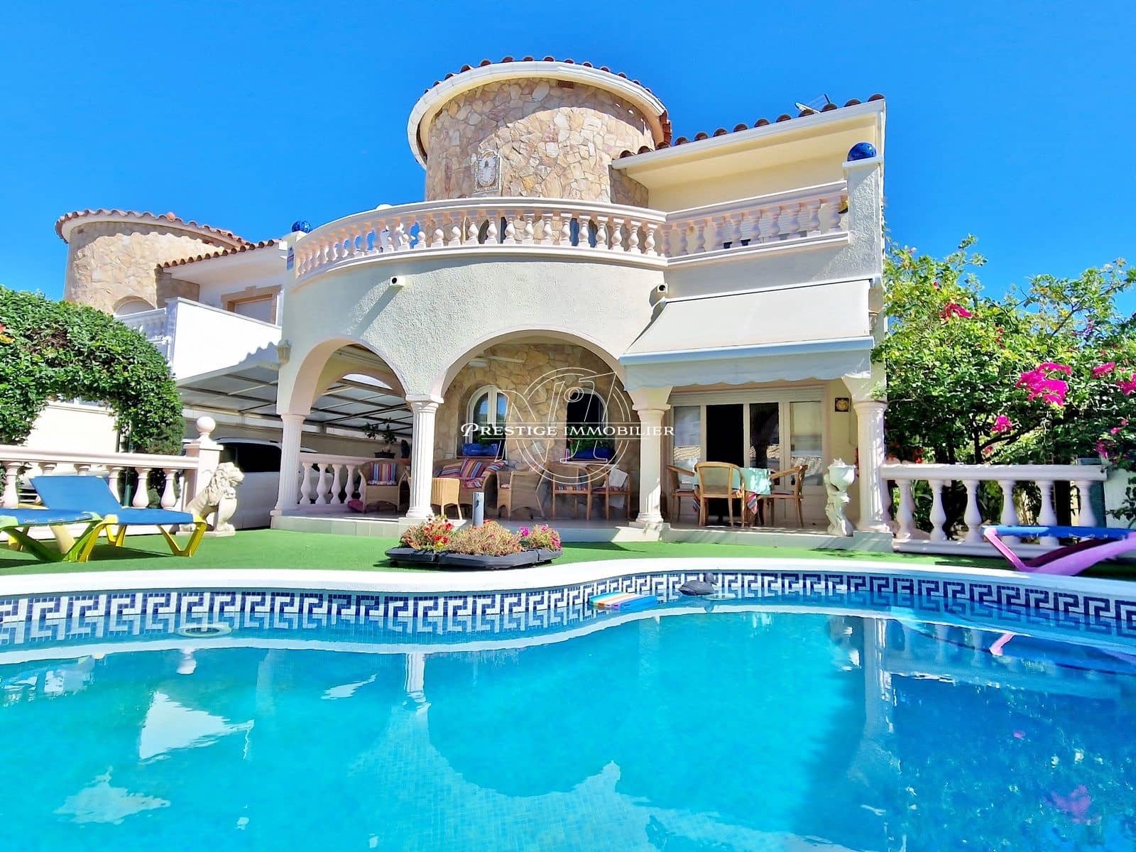 4 bedroom Villa for sale in Castello d'Empuries with pool - € 525,000 (Ref: 9263649)