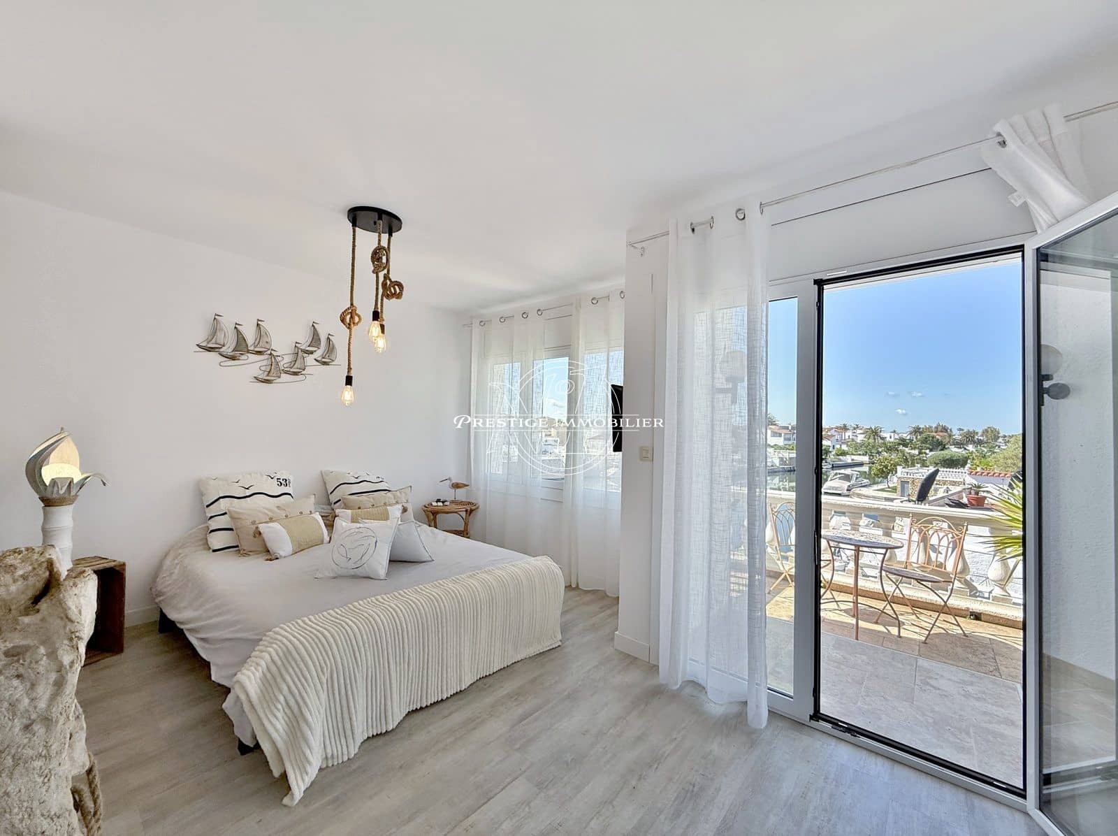 3 soveværelse Villa til salg i Empuriabrava med swimmingpool - € 669.000 (Ref: 9263650)