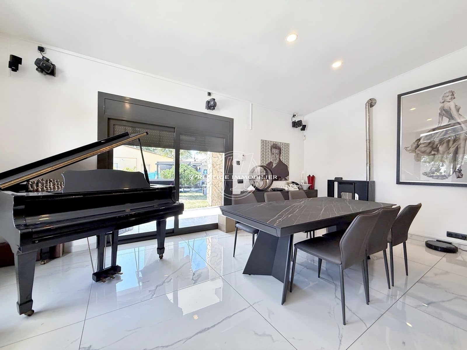 4 soveværelse Villa til salg i Empuriabrava med swimmingpool - € 1.050.000 (Ref: 9263654)