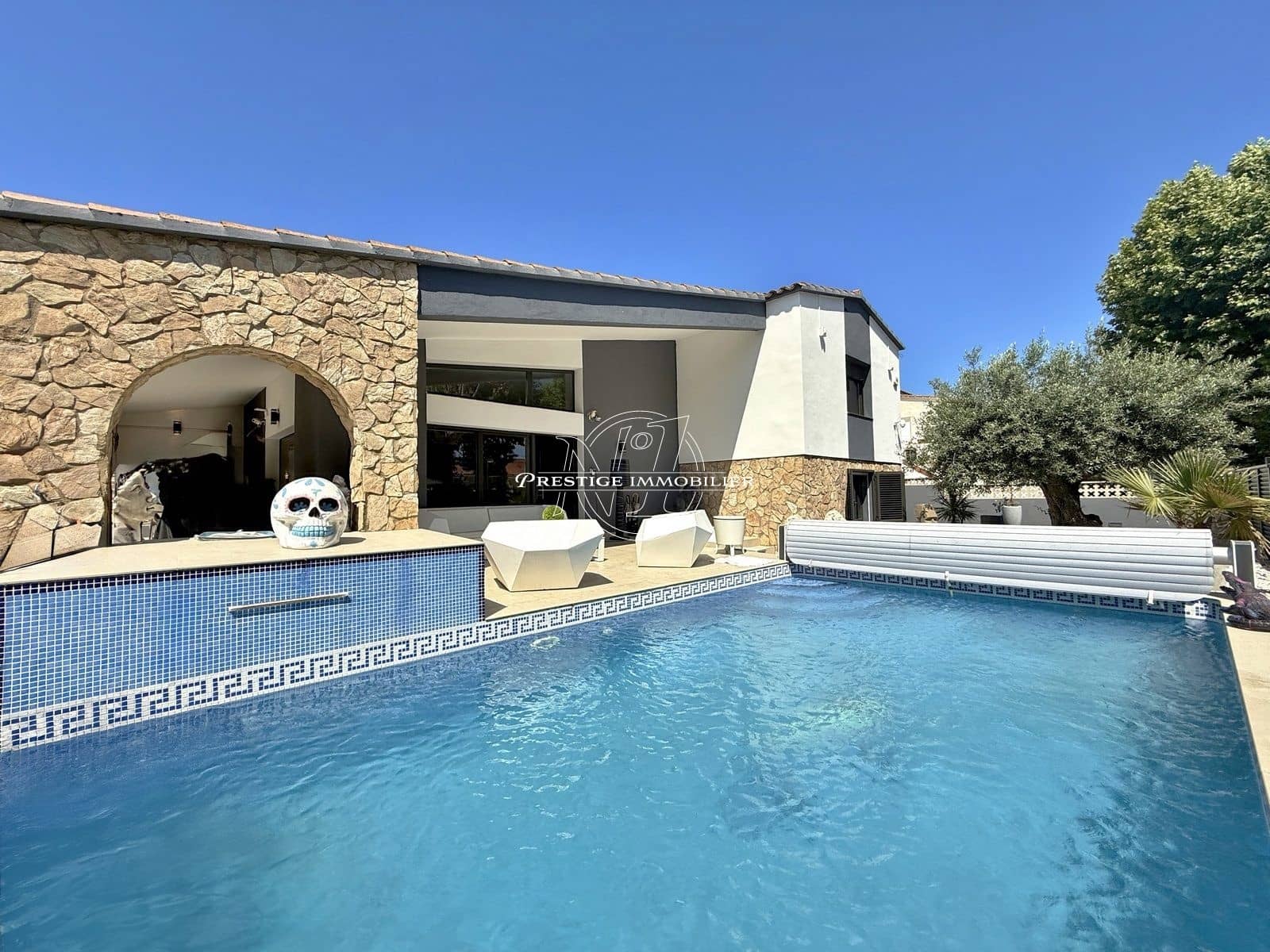 4 soveværelse Villa til salg i Empuriabrava med swimmingpool - € 1.050.000 (Ref: 9263654)