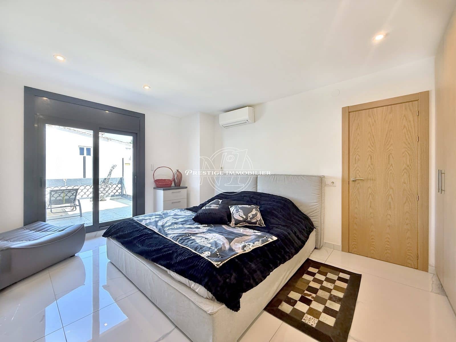 4 soveværelse Villa til salg i Empuriabrava med swimmingpool - € 1.050.000 (Ref: 9263654)