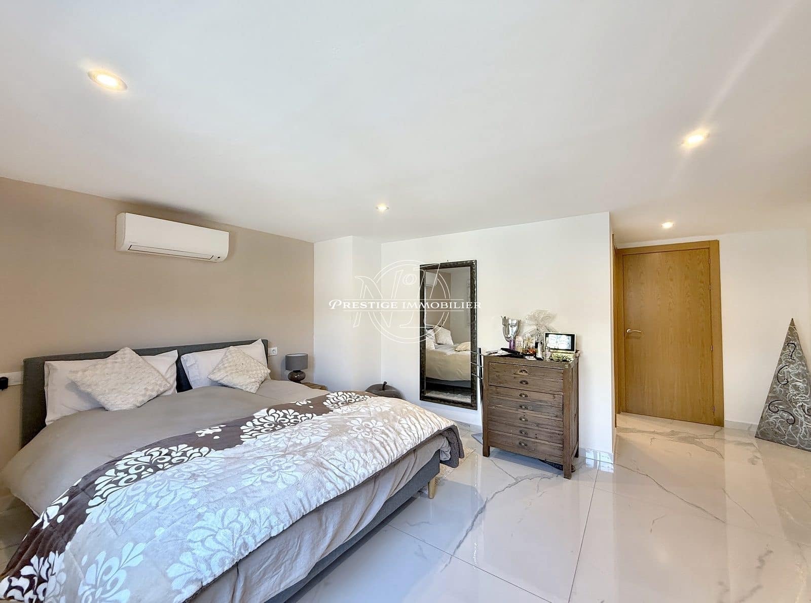 4 soveværelse Villa til salg i Empuriabrava med swimmingpool - € 1.050.000 (Ref: 9263654)