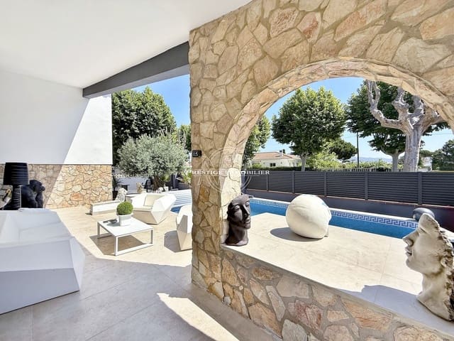 4 soveværelse Villa til salg i Empuriabrava, Castelló d'Empúries med swimmingpool - € 1.050.000 (Ref: 9263654)