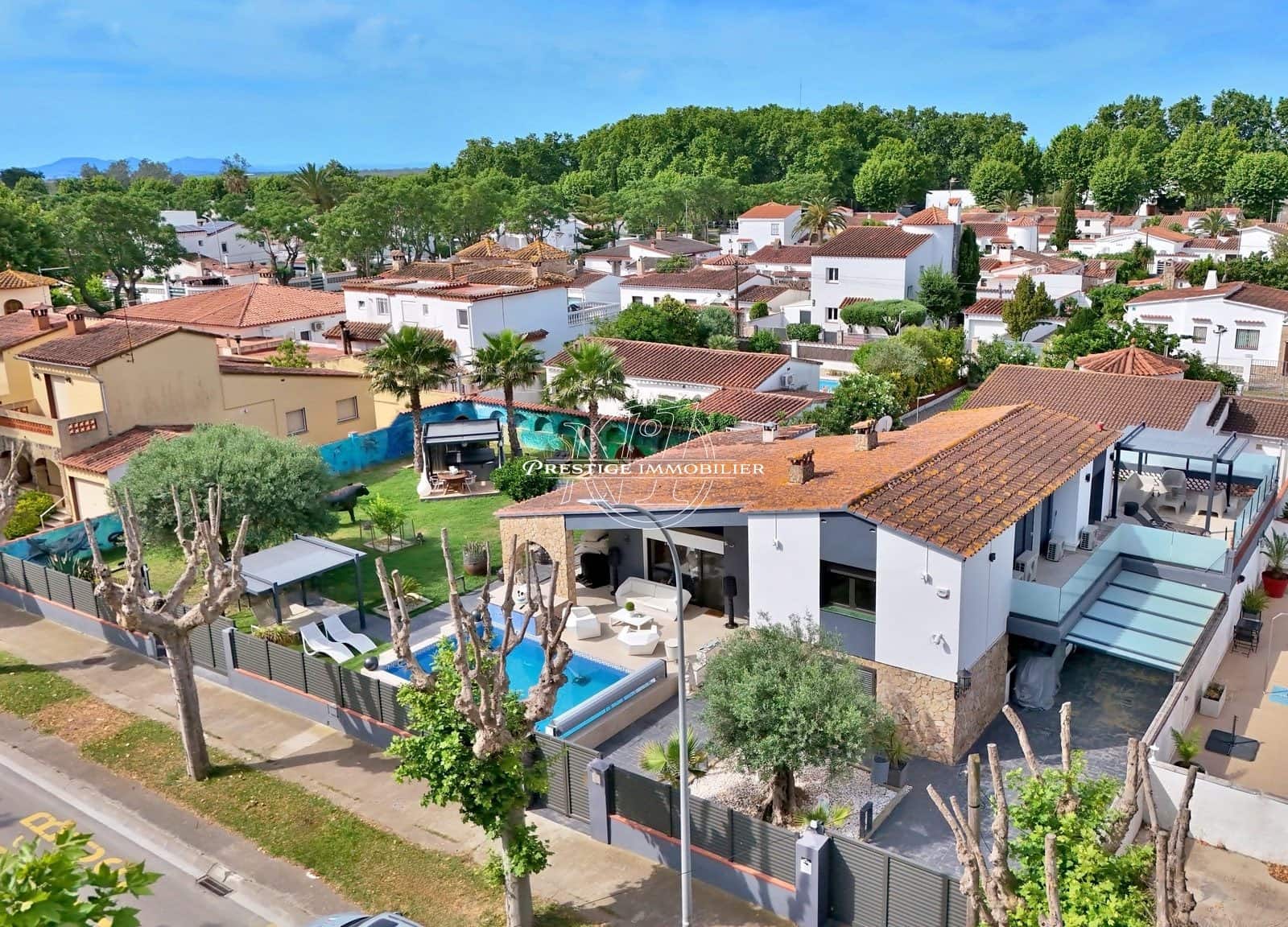 4 soveværelse Villa til salg i Empuriabrava med swimmingpool - € 1.050.000 (Ref: 9263654)