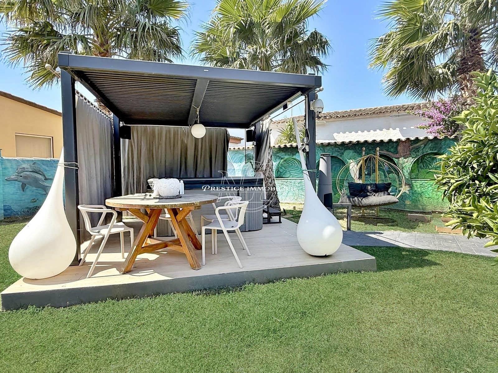 4 soveværelse Villa til salg i Empuriabrava med swimmingpool - € 1.050.000 (Ref: 9263654)
