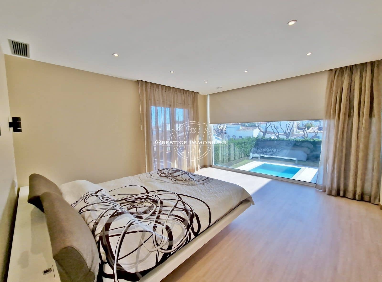 5 soveværelse Villa til salg i Empuriabrava med swimmingpool - € 1.040.000 (Ref: 9263655)