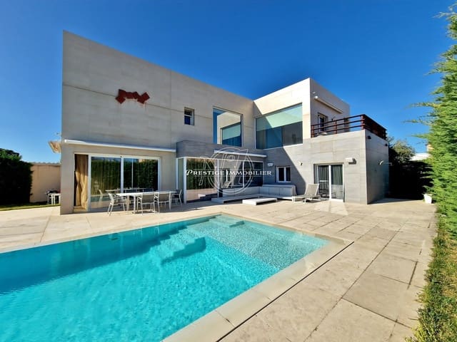 5 soveværelse Villa til salg i Empuriabrava, Castelló d'Empúries med swimmingpool - € 1.040.000 (Ref: 9263655)