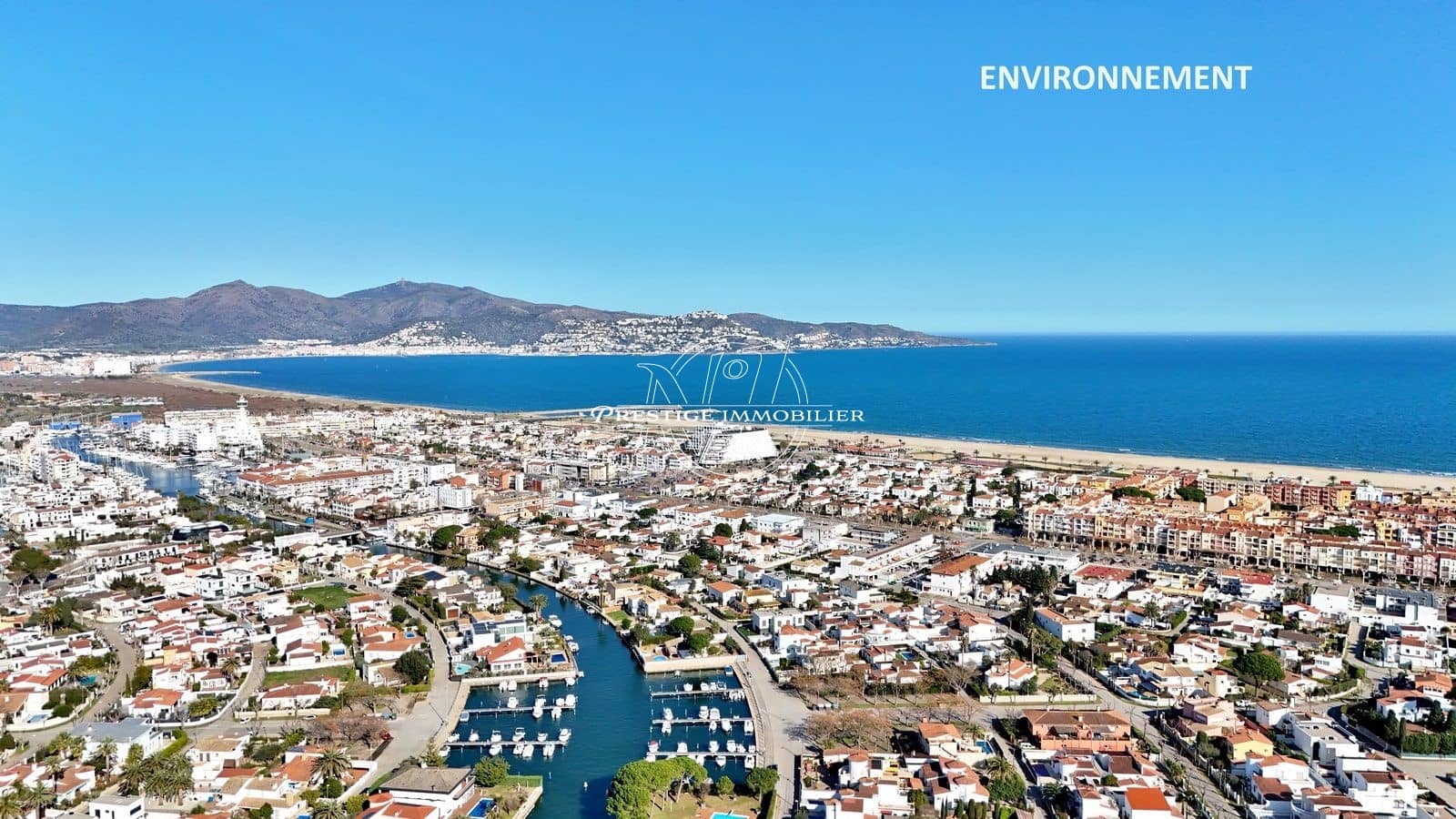 5 soveværelse Villa til salg i Empuriabrava med swimmingpool - € 1.040.000 (Ref: 9263655)