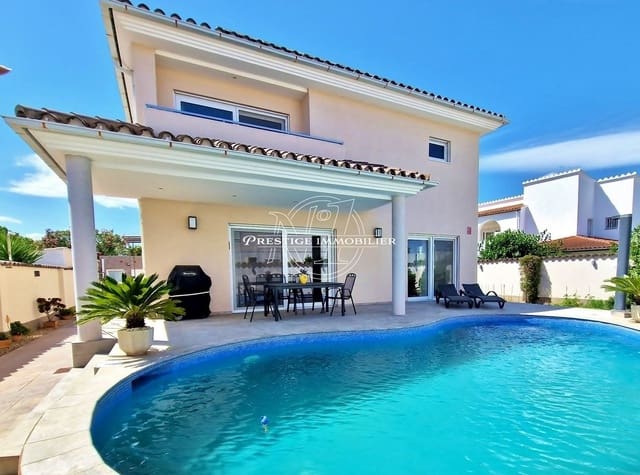 3 soveværelse Villa til salg i Empuriabrava, Castelló d'Empúries med swimmingpool - € 1.180.000 (Ref: 9263657)