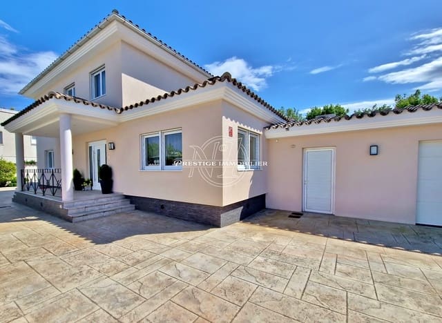 3 soveværelse Villa til salg i Empuriabrava, Castelló d'Empúries med swimmingpool - € 1.180.000 (Ref: 9263657)