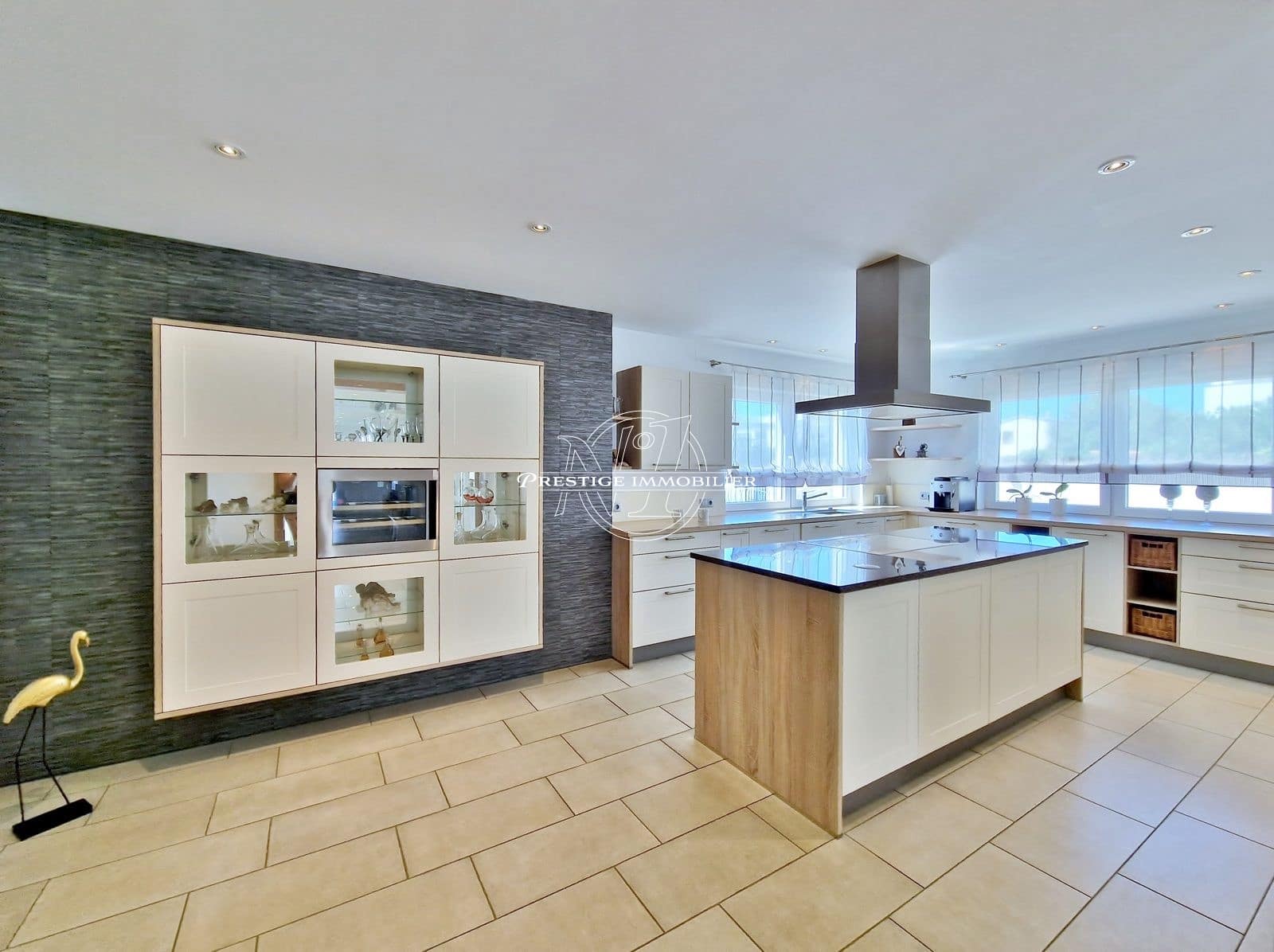 3 soveværelse Villa til salg i Empuriabrava med swimmingpool - € 1.180.000 (Ref: 9263657)