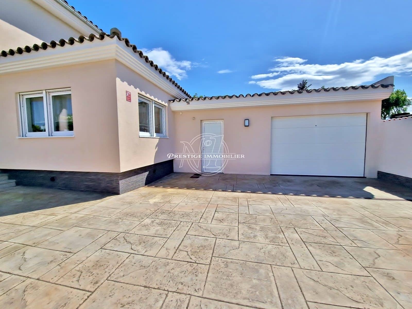 3 soveværelse Villa til salg i Empuriabrava med swimmingpool - € 1.180.000 (Ref: 9263657)