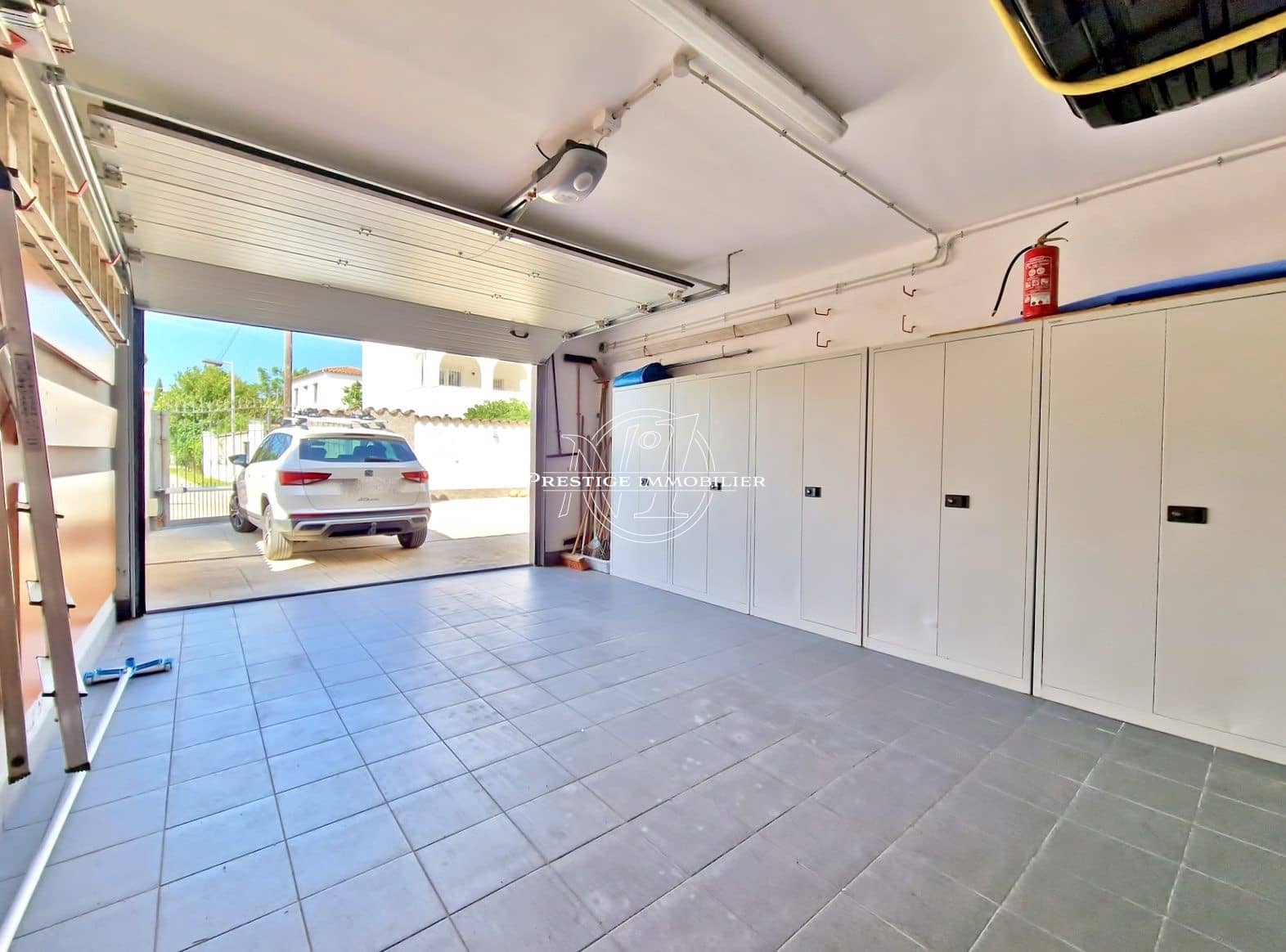 3 soveværelse Villa til salg i Empuriabrava med swimmingpool - € 1.180.000 (Ref: 9263657)