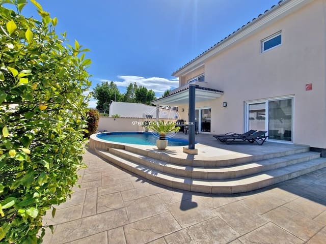 3 soveværelse Villa til salg i Empuriabrava, Castelló d'Empúries med swimmingpool - € 1.180.000 (Ref: 9263657)