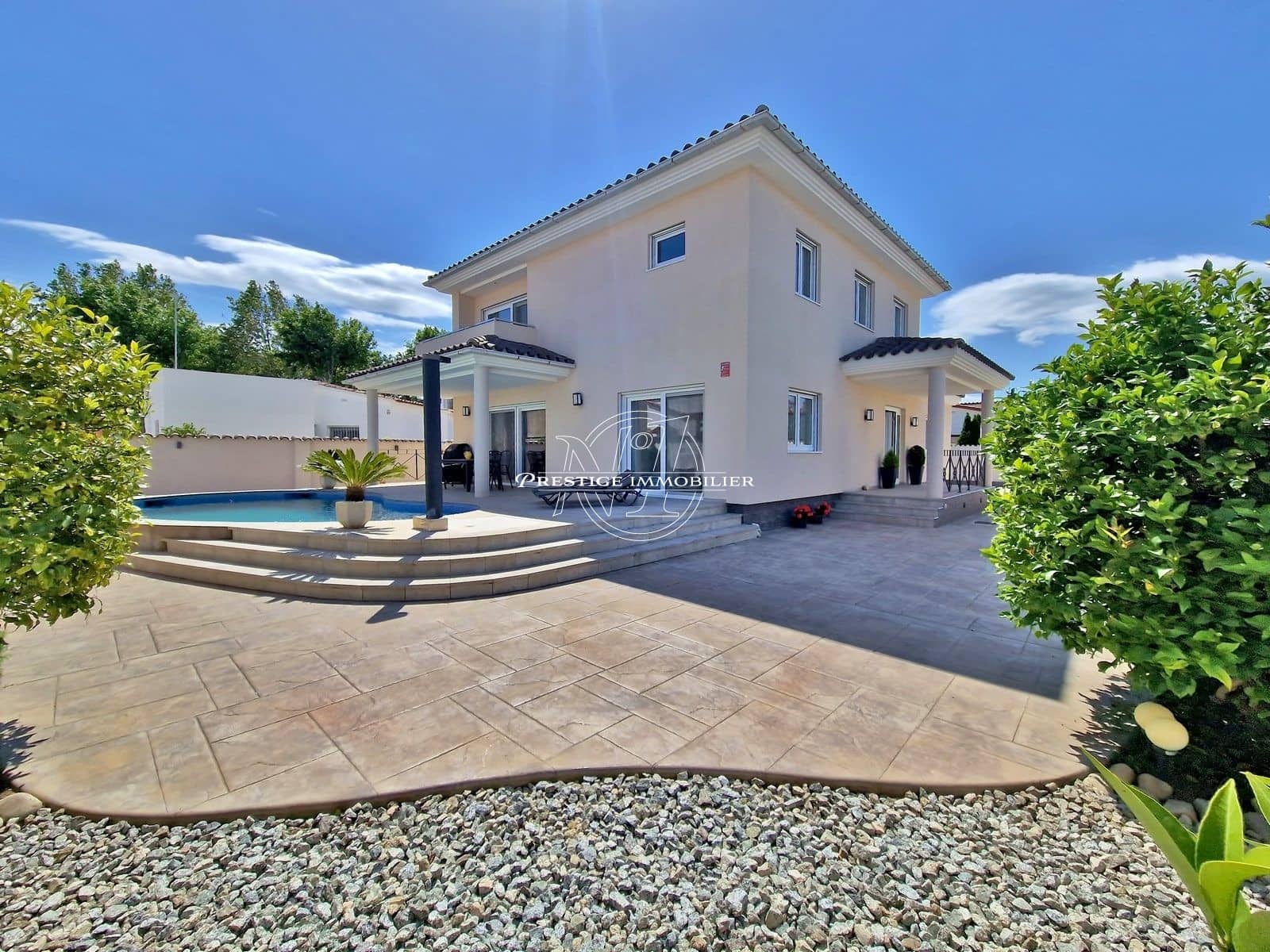 3 soveværelse Villa til salg i Empuriabrava med swimmingpool - € 1.180.000 (Ref: 9263657)