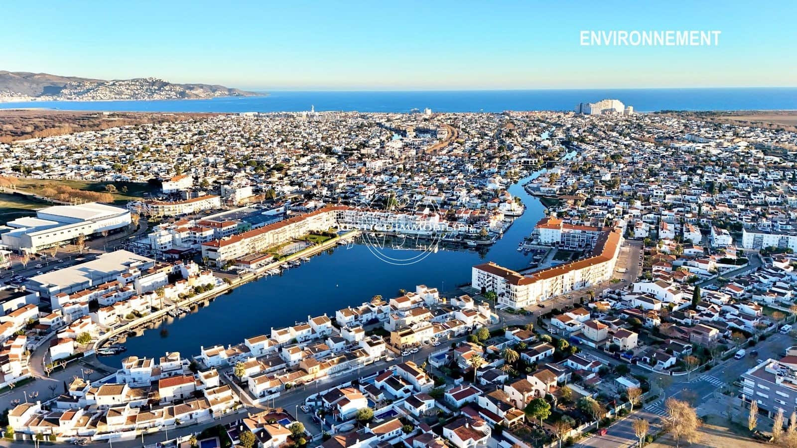 3 soveværelse Villa til salg i Empuriabrava med swimmingpool - € 1.180.000 (Ref: 9263657)