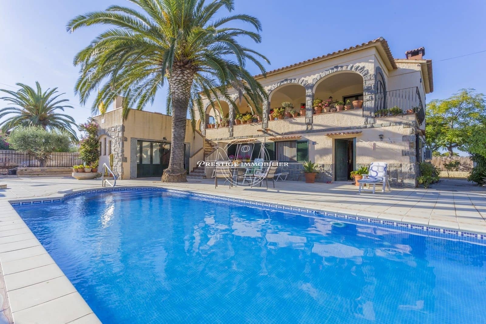 4 soveværelse Villa til salg i Empuriabrava med swimmingpool - € 900.000 (Ref: 9263658)