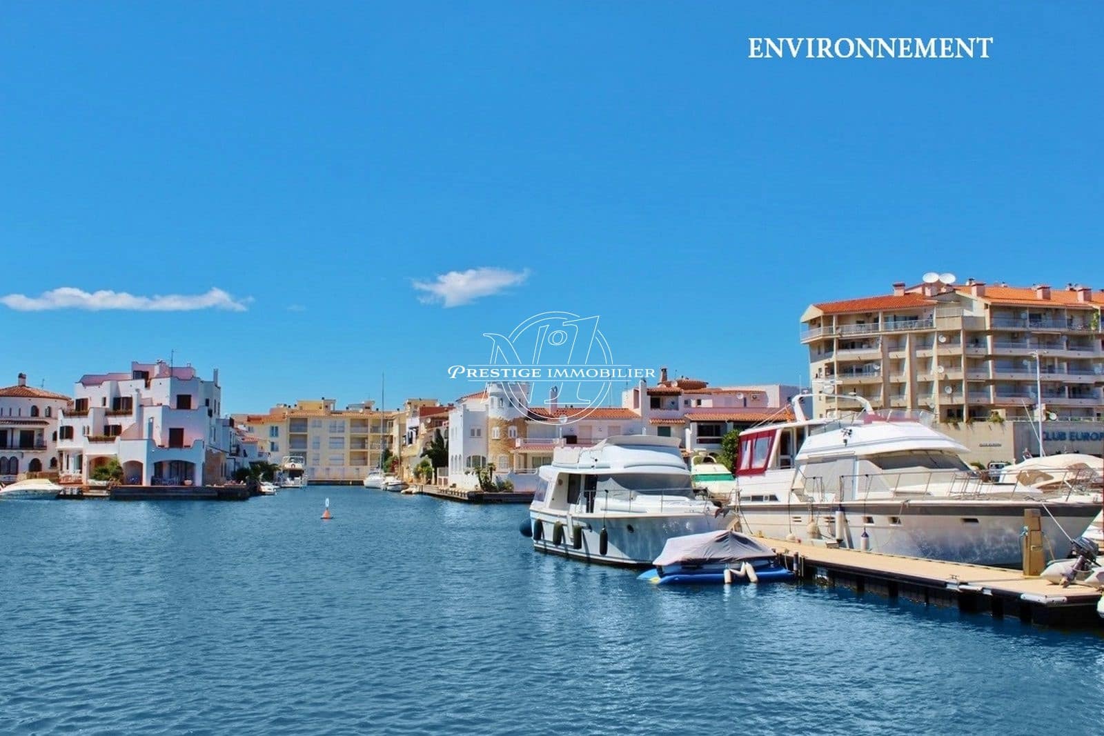 4 soveværelse Villa til salg i Empuriabrava med swimmingpool - € 900.000 (Ref: 9263658)