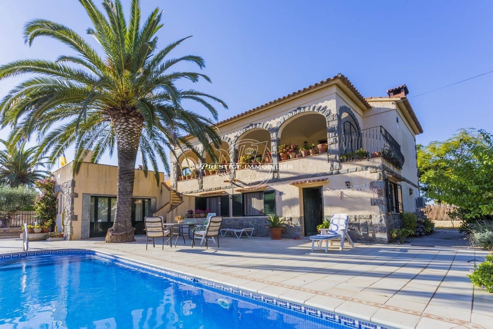 4 soveværelse Villa til salg i Empuriabrava med swimmingpool - € 900.000 (Ref: 9263658)