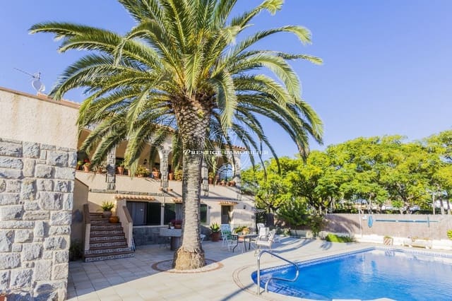 4 soveværelse Villa til salg i Empuriabrava, Castelló d'Empúries med swimmingpool - € 900.000 (Ref: 9263658)