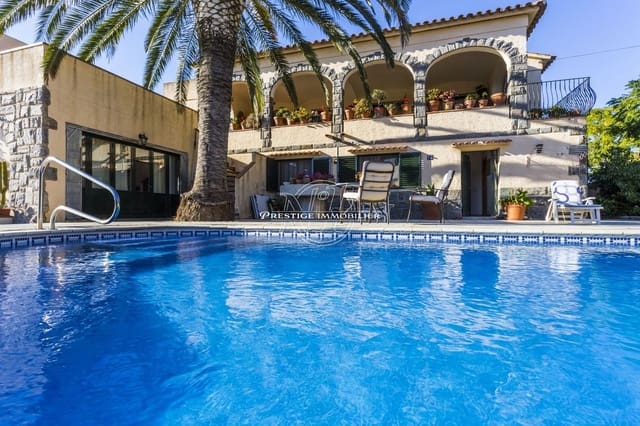 4 soveværelse Villa til salg i Empuriabrava, Castelló d'Empúries med swimmingpool - € 900.000 (Ref: 9263658)