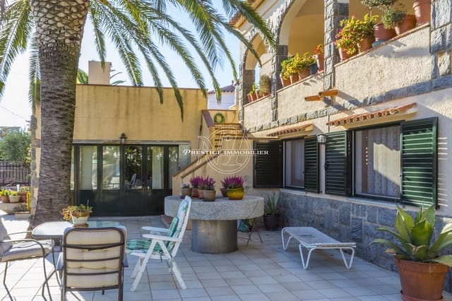 4 soveværelse Villa til salg i Empuriabrava, Castelló d'Empúries med swimmingpool - € 900.000 (Ref: 9263658)