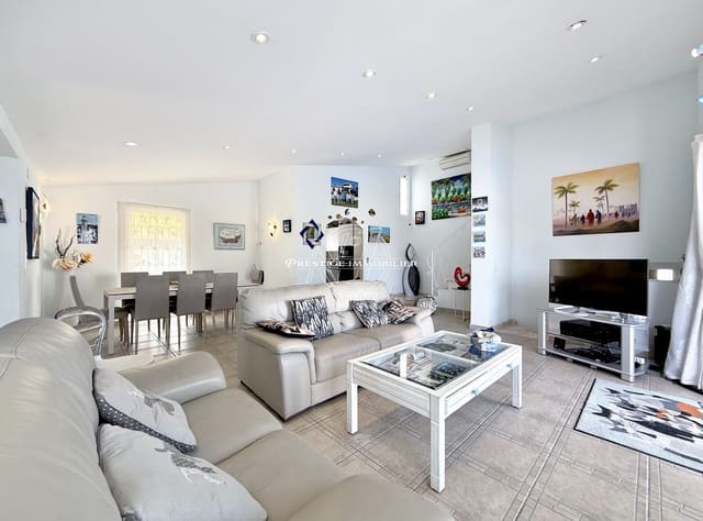 5 slaapkamer Villa te koop in Empuriabrava, Castelló d'Empúries met zwembad - € 749.000 (Ref: 9263659)