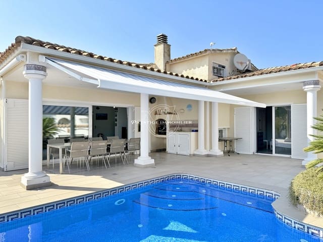 5 slaapkamer Villa te koop in Empuriabrava, Castelló d'Empúries met zwembad - € 749.000 (Ref: 9263659)