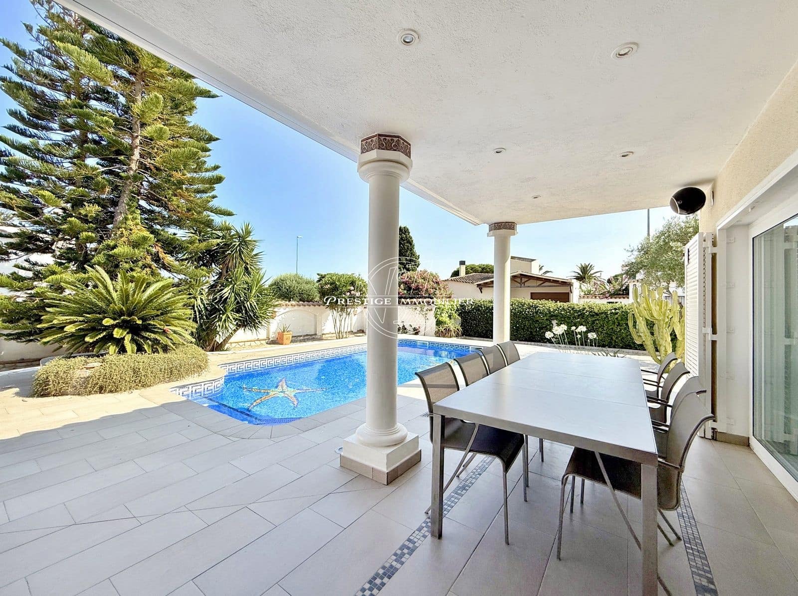 5 slaapkamer Villa te koop in Empuriabrava met zwembad - € 749.000 (Ref: 9263659)