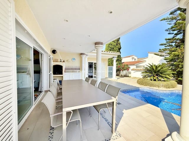 5 slaapkamer Villa te koop in Empuriabrava, Castelló d'Empúries met zwembad - € 749.000 (Ref: 9263659)
